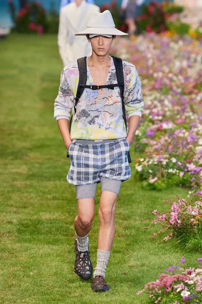 Look 13